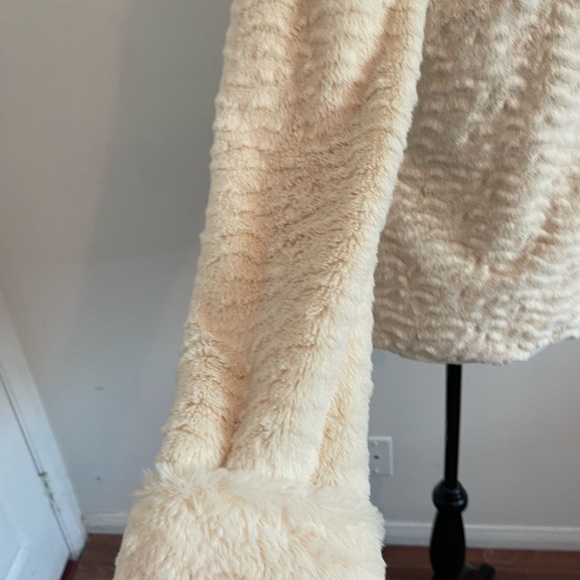 Forever 21 Cream Faux Fur Jacket - Picture 6 of 12